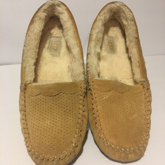 UGG Shoes - Ugg Scalloped Suede Moccasin Slippers Sz 11 Womens